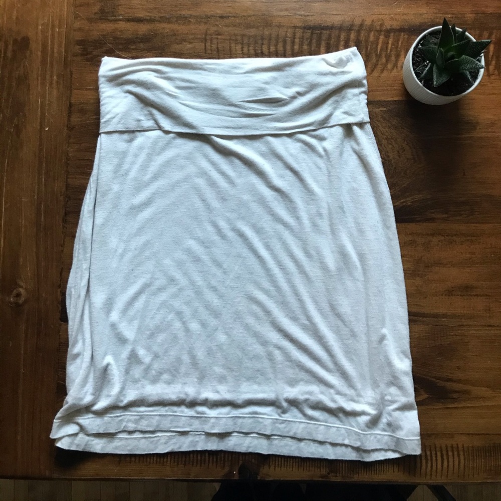 Double layered beige/white coloured skirt